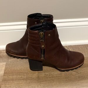 Sorel Danica Side Zip Leather Lug Sole Block Heel Bootie Brown Women's Size 8